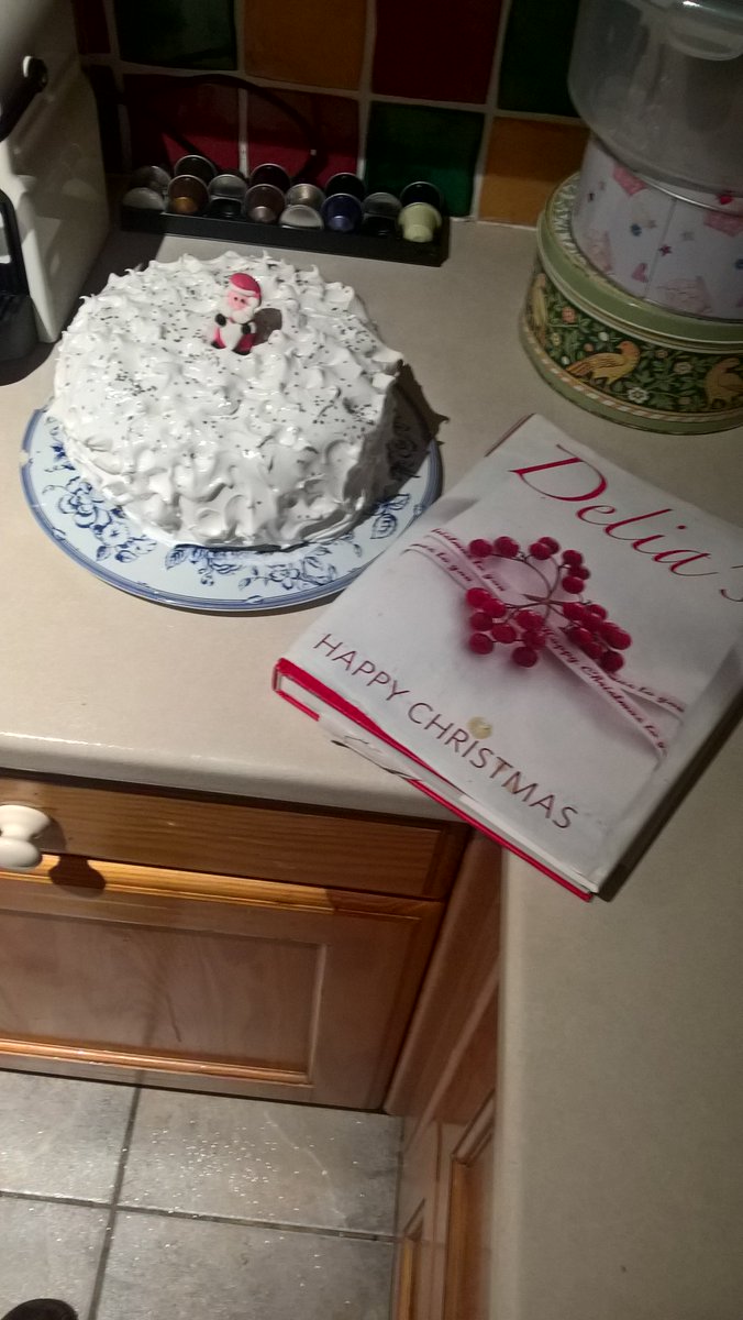 #deliasmith Delia again for the Christmas cake ! Merry Christmas!!#zinctables#bistrochairs