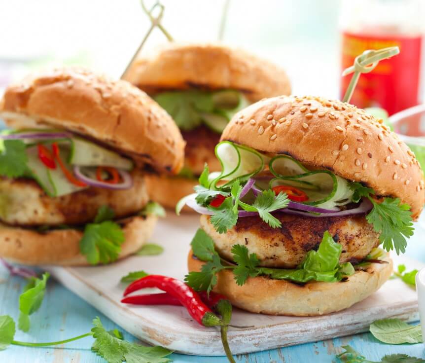 Hamburger mit Putenbrust und Gemüse #lecker #burger #Rezept foodtips.de/rezept/grill-b…