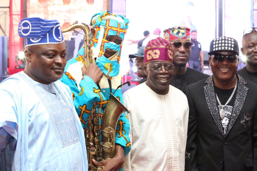 naijafresh's tweet photo. Shina Peters, Lagbaja And DJ Spinall Pictured With Bola Tinubu https://t.co/3JBRnON9u9 https://t.co/U9Z5IJZy41