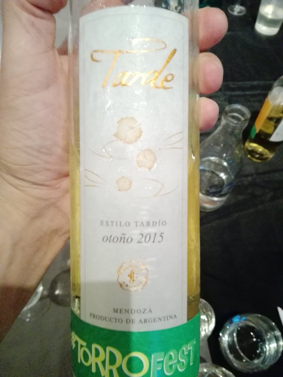facandyou's tweet photo. nunca tanto caramelo en un vino como en este Tarde de @FamiliaCrotta Obligado para los fans del tardío #TorroFest en @AchaClub https://t.co/pT2OTjiSxu