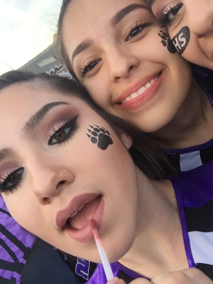 hdzalexa_'s tweet photo. HBD CASSIE, ily to the moon & back. ๐๐#17ondatrack ;> https://t.co/oa4j7OkyDm