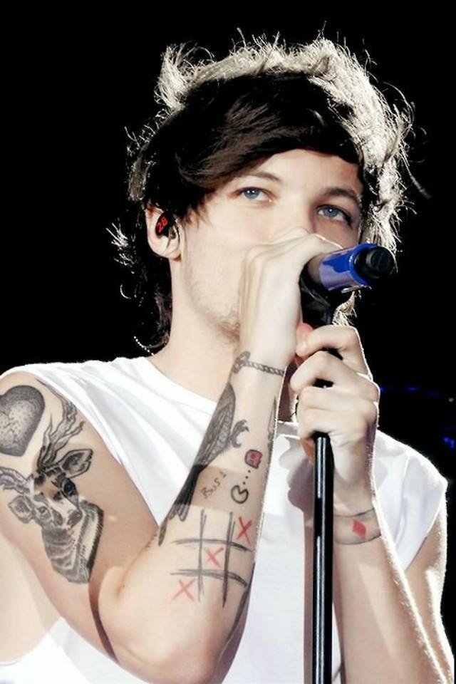 ciaopiacereanna's tweet photo. #WhenLouiPlaysFootball #WhereIsKevinLouis Kevin sta facendo il tifo! https://t.co/j6mcAoxFBi
