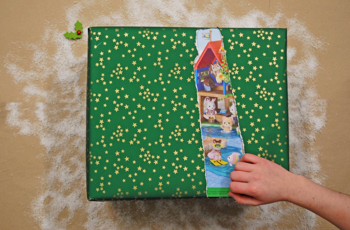 Carefully does it… 
RT for the chance to #win this #prize! #SylvanianAdvent #Christmas #competition