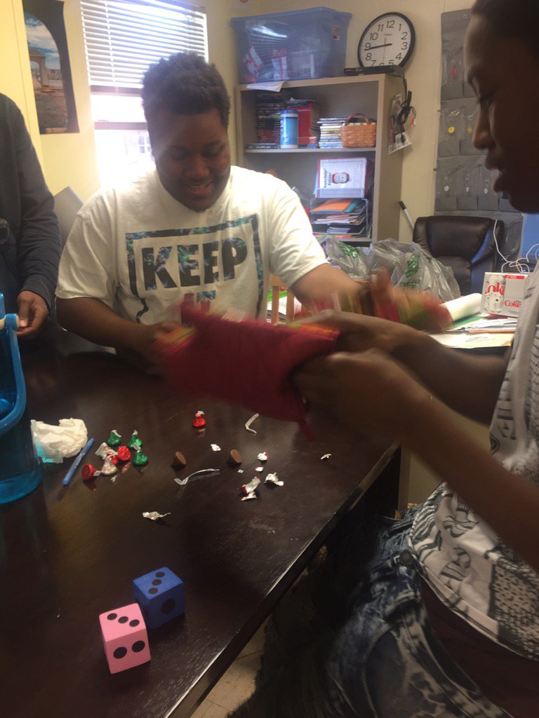 SraDibujo's tweet photo. It's Holiday Olympics day at @KnightdaleHS #ihowl. How fast can u unwrap candy w oven mitts on hands? #relationships https://t.co/4hPTtTZlNx