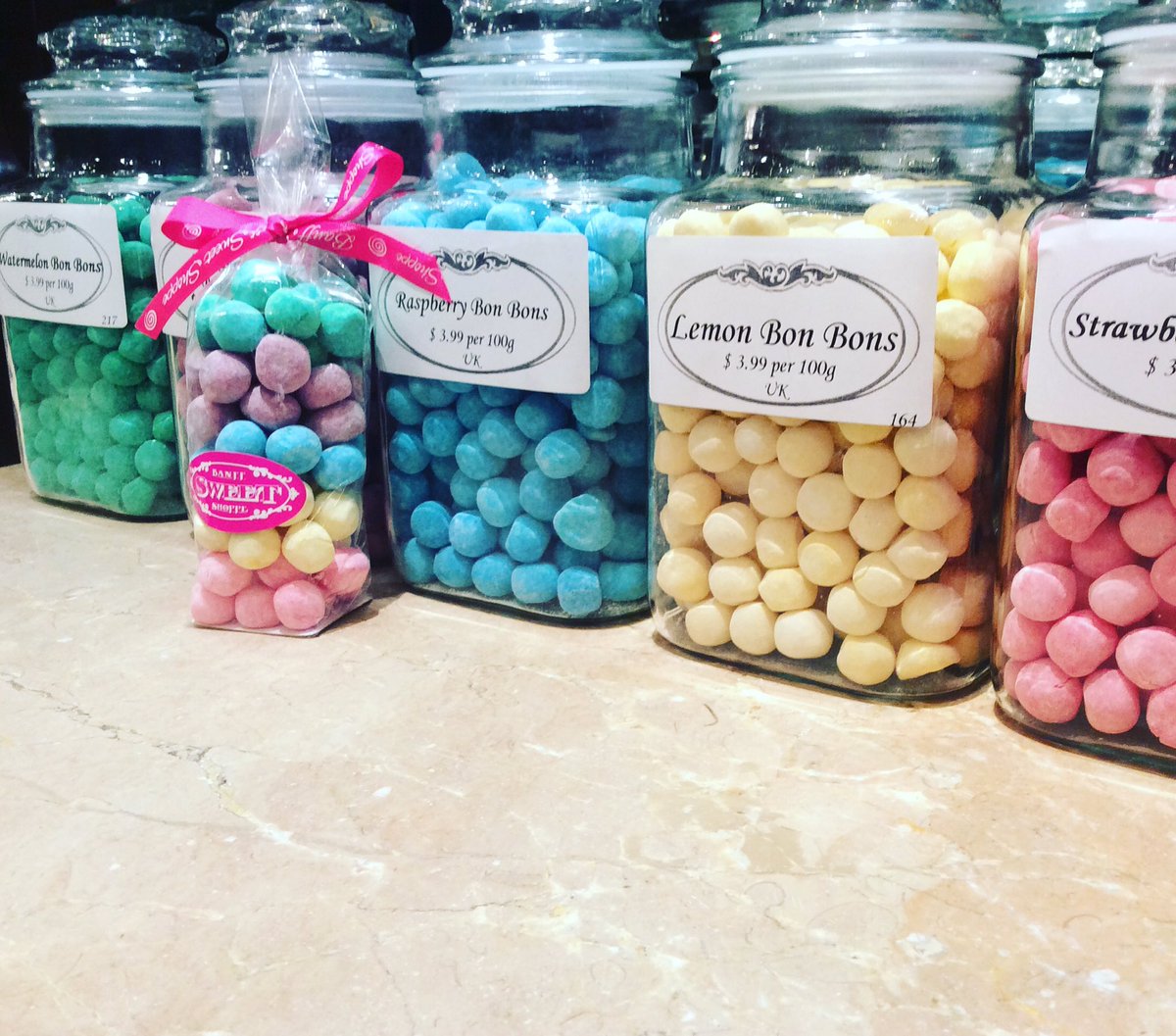 BanffSweets's tweet image. Bon Bons don't ya just love em 💗 🍬 What's you favourite flavour? #bonbons #allthecoloursoftherainbow #sweets #candy #comegetyours #banff