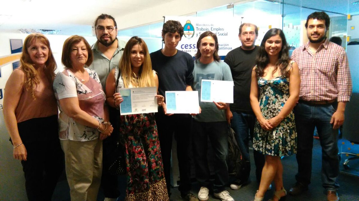 empleartec's tweet photo. Seguimos entregando certificados. Más egresados de los cursos Empleartec https://t.co/T2kLJ2UqKZ