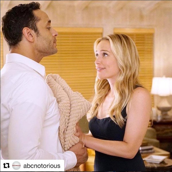 AXN_Espana's tweet photo. Esta parejita de despide esta noche de AXN.
Último episodio de #NotoriousAXN a las 22:15h https://t.co/Y7Orcui4sd