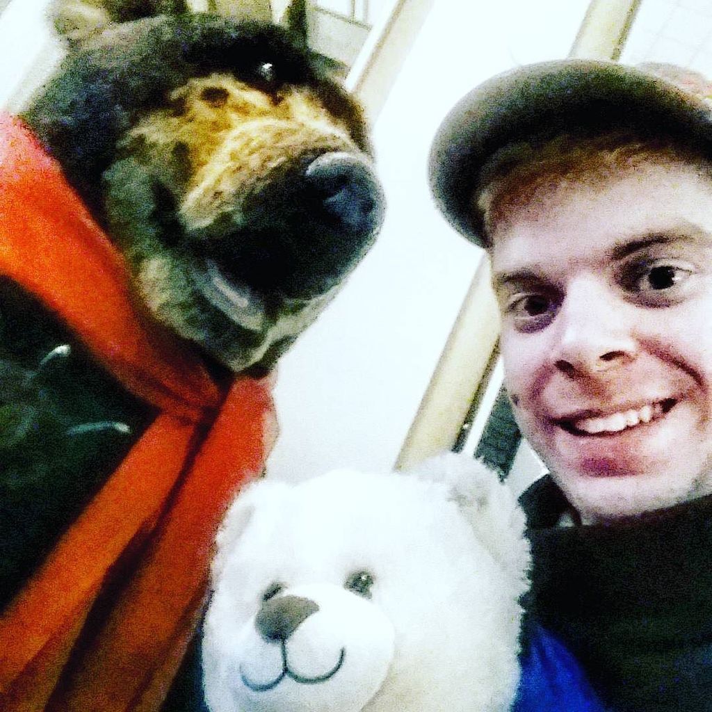 MatthewTheBird's tweet photo. I ran into my old pal at the airport!! 😂 We go way back. #DoctorBearAdventures #YVR #RedSc… https://t.co/My9n0aoEHj https://t.co/aUR9bM6exk