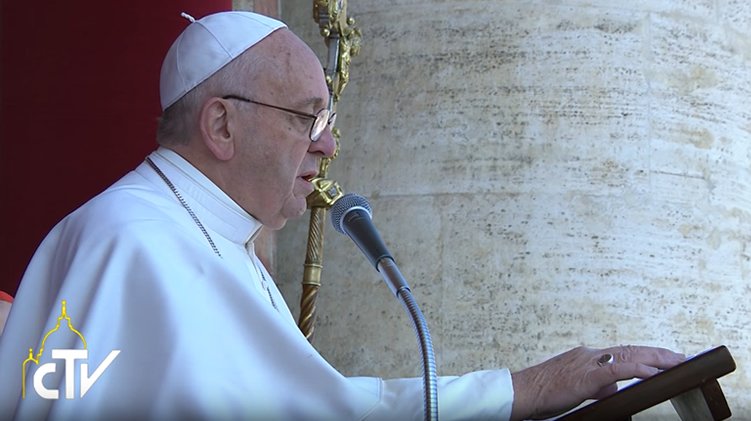 #PapaFrancesco impartisce la Benedizione Urbi et Orbi. SEGUI ORA LA DIRETTA TV ➡ goo.gl/cvo36L