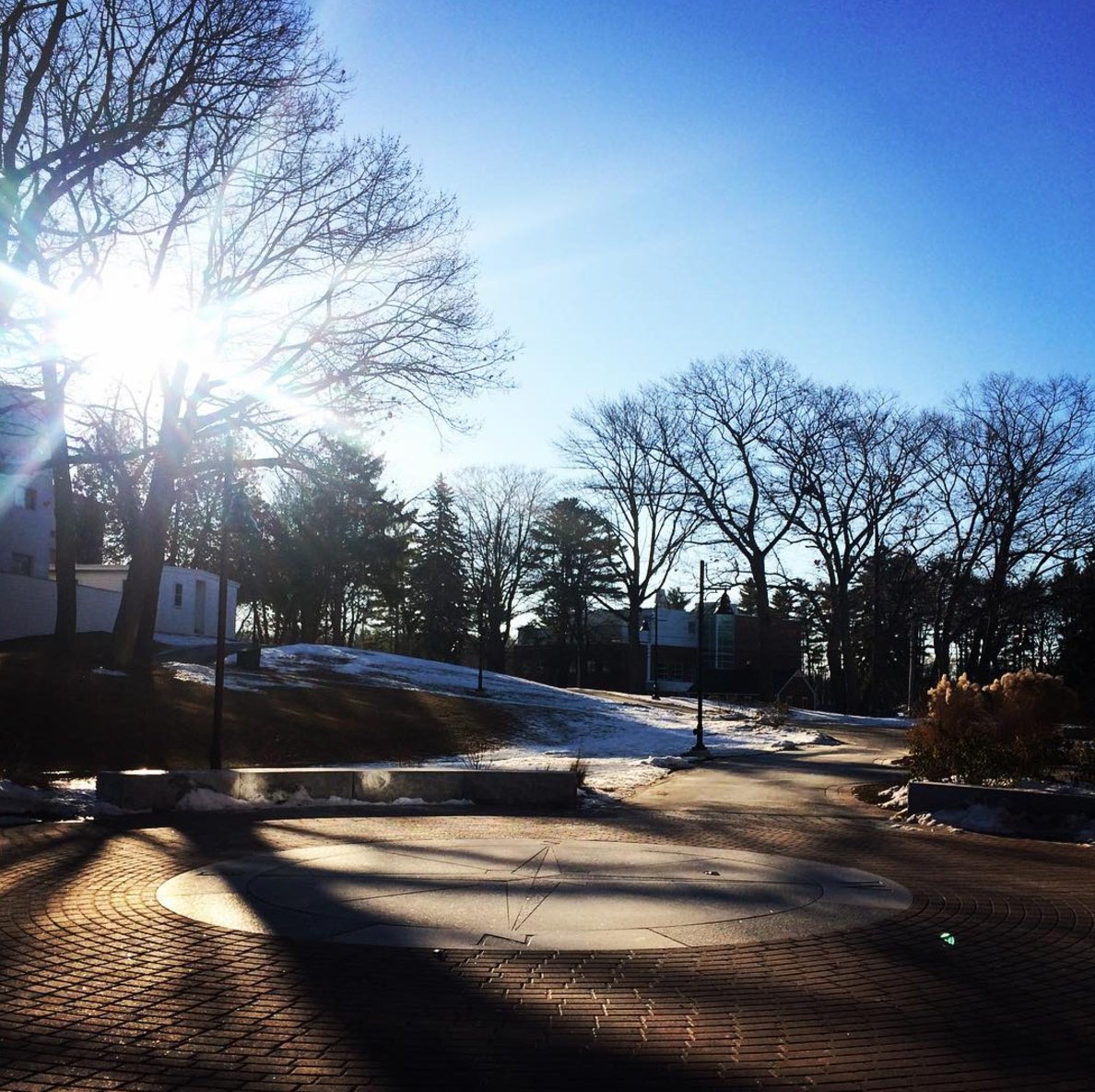 unetweets's tweet image. Quiet morning at the compass. ☀️ #MissingStudents #EndofSemester #WinterBreak #UNE #College