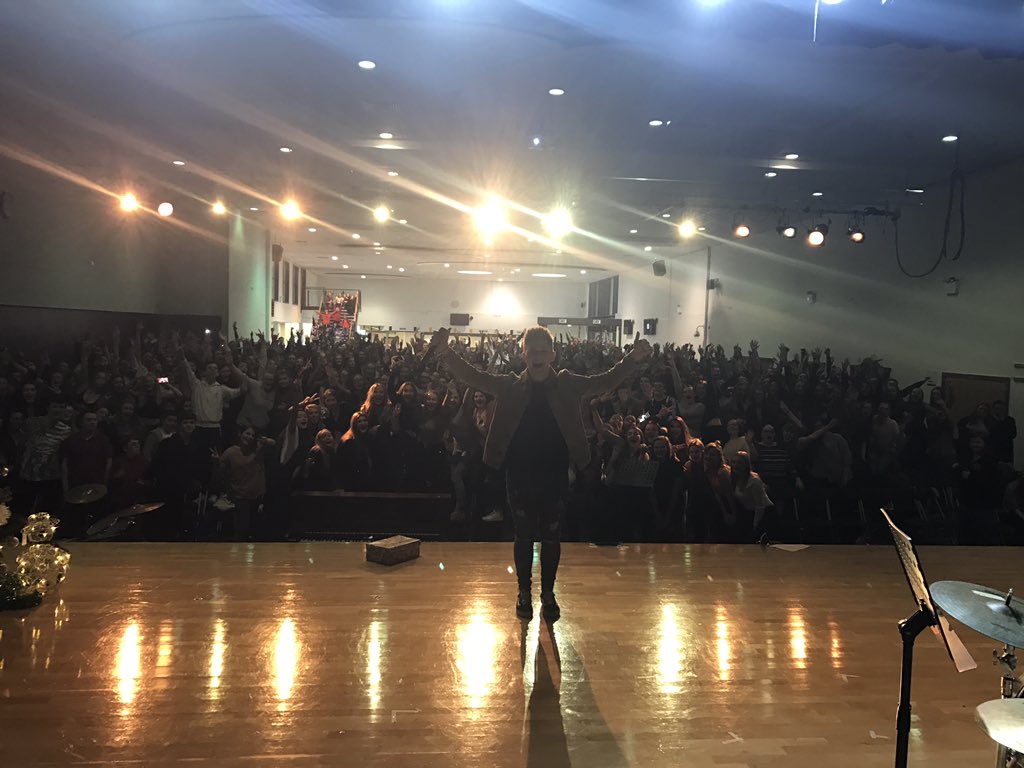 Had a fantastic afternoon at  <a href="/FalkirkHigh/">Falkirk High School</a> ... Surprising the pupils at there end of year show 🎤😝