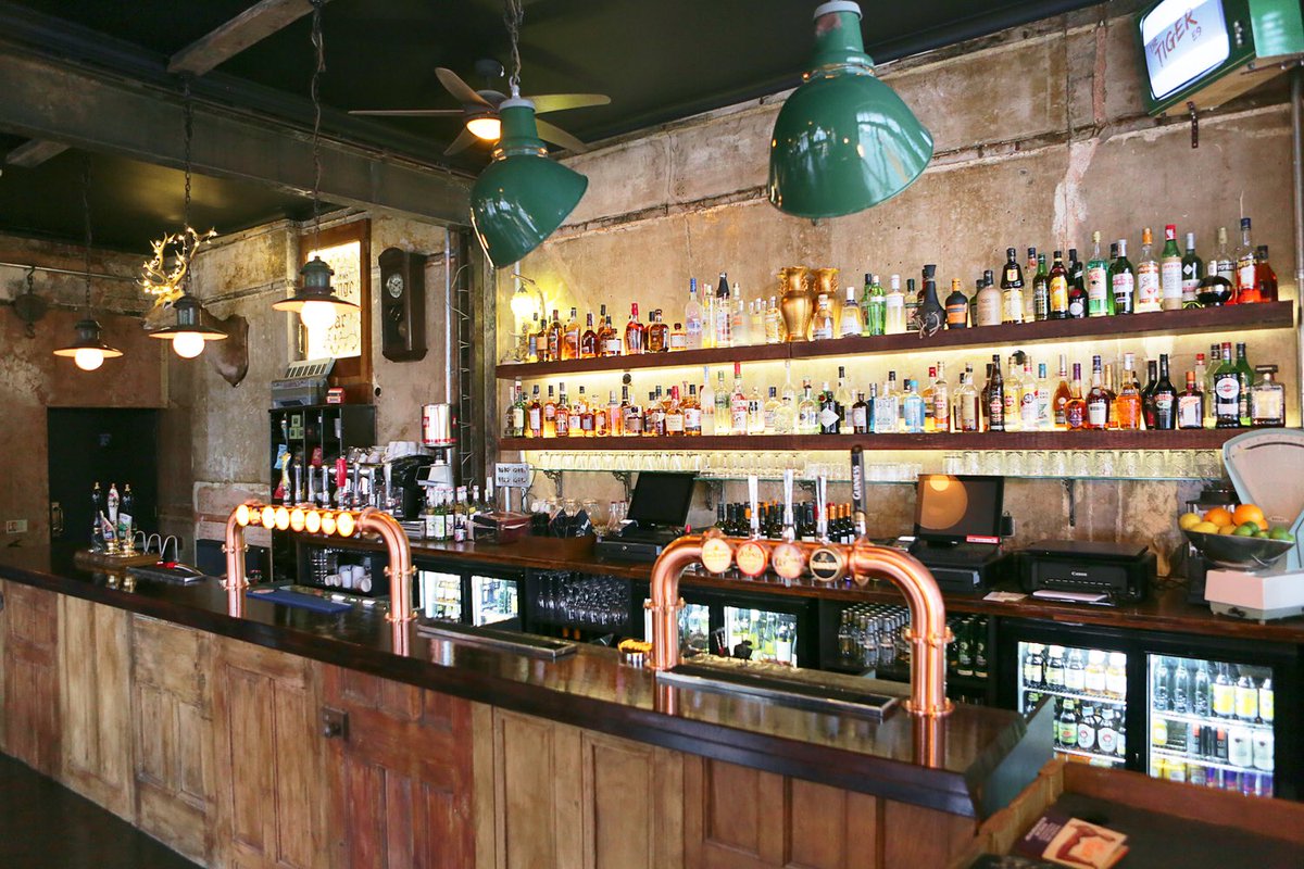 TheTigerE9's tweet photo. It's drinking time #thetigere9 #christmasfun #e9 #midweek #drinks #cocktails #wickroad https://t.co/hmNDptejqF