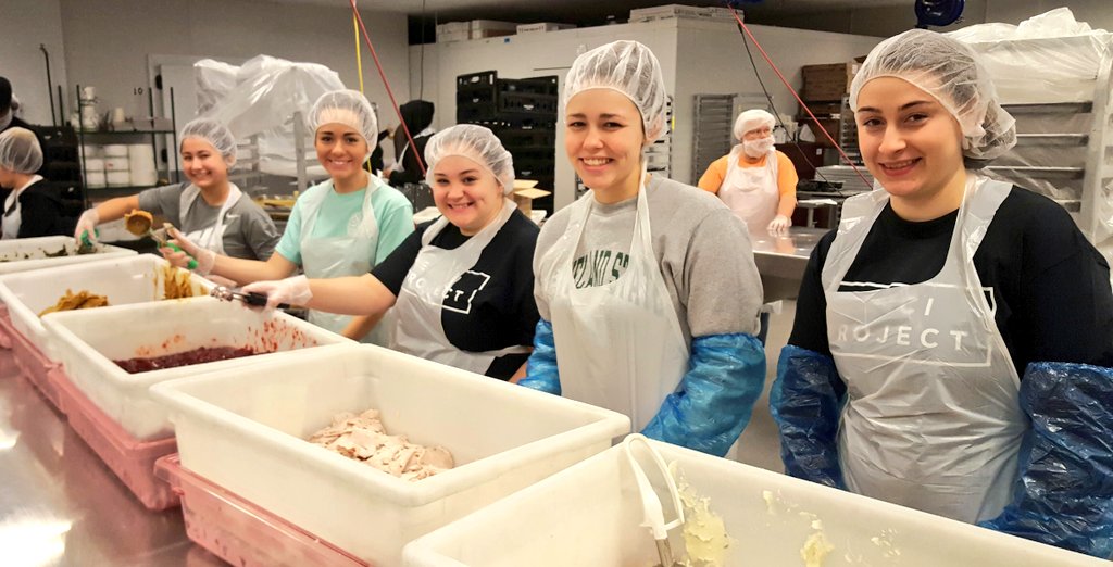 OpenHandAtlanta's tweet photo. @CLE_State volunteers are here with @mediciproject packaging meals of turkey, mashed potatoes, and turnip greens this morning! #CSUServes https://t.co/N7gQ29clfh