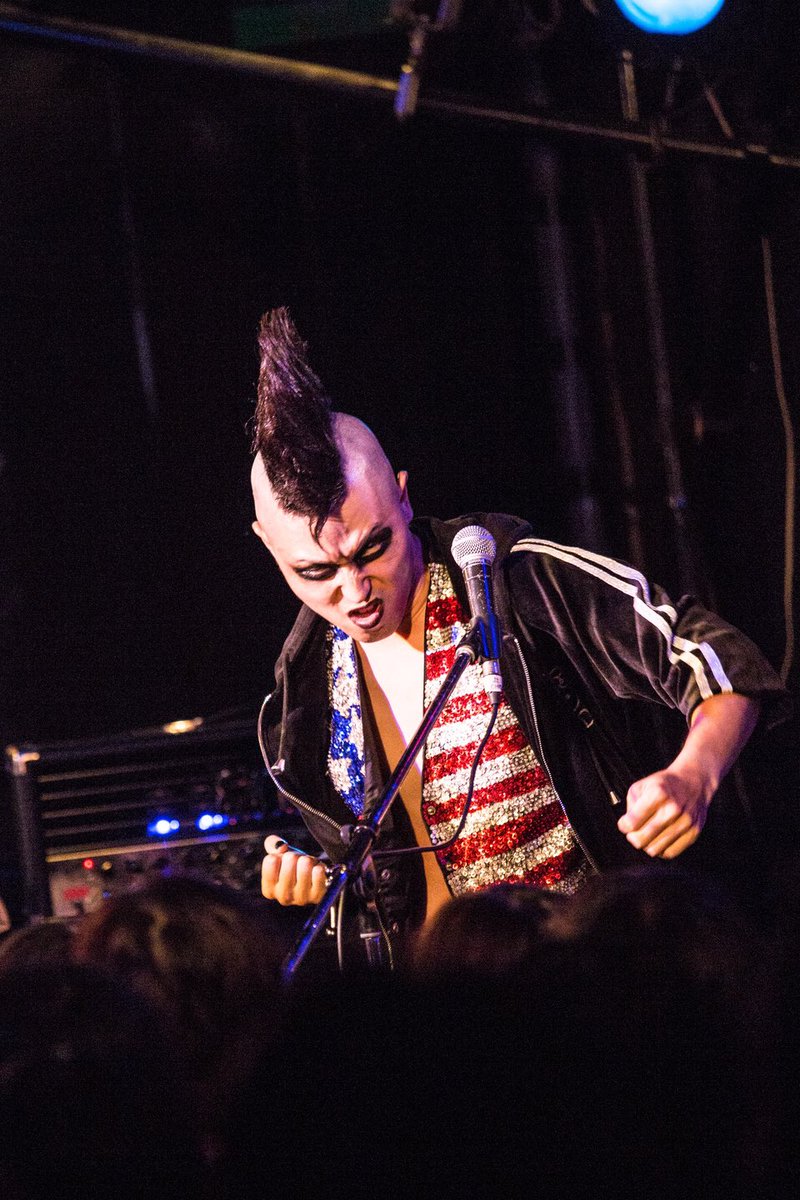 踏まれルーちゃん 大好きな仲間挫 人間ってバンドのギター 夏目そうちゃんは 左だよー アメリカン伝説パンクバンドランシドのギターボーカル ティム アームストロングは右だから T Co Ggfiubkz0q Twitter