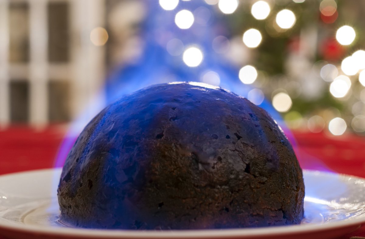 Love_Puddings's tweet photo. 🔥 For a sure-fire flaming dessert, warm up the brandy before pouring it over the pudding! Send us your best #Christmastips https://t.co/pVqGUIcKY3