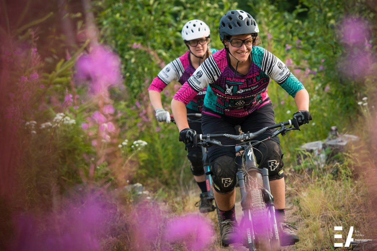 muddbunnies's tweet photo. #team #retrospective Libbe tearing it up at the #cascadiadirtcup earlier this year

Photo: @EricAshley 

#mountainbiking #enduro #girlpower https://t.co/sbM28Xq9ms