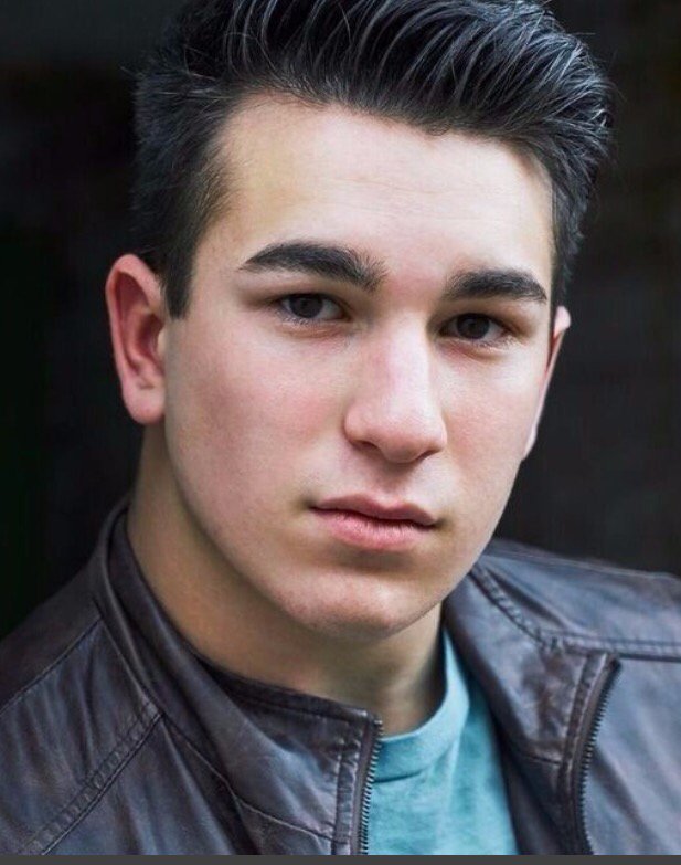 zbsactingstudio's tweet photo. Working Wednesdays,yβall! Congrats to #zachrobbins for his 3rd season on @Bloodline as the young #johnrayburn ! #danny https://t.co/k2QQ2oPxH3