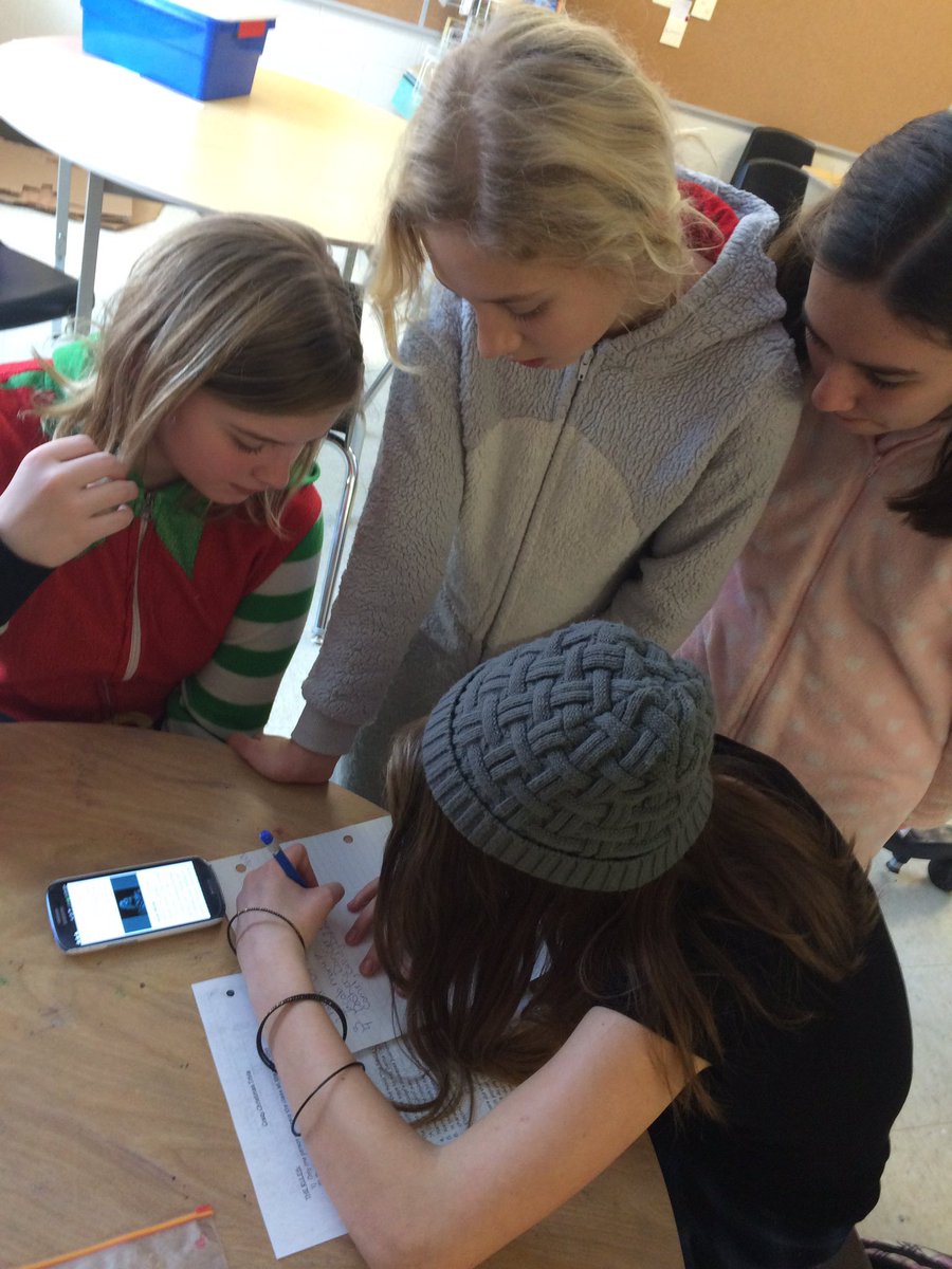 stephenglish1's tweet photo. Intermediate Classes: Crazy Christmas Trivia Challenge🎄 #scdsb #tweetthehalls @TayShoresPS @Gr7Collabratory @MrMcfarlaneTSPS @david53moore https://t.co/JA9fFzpRO9