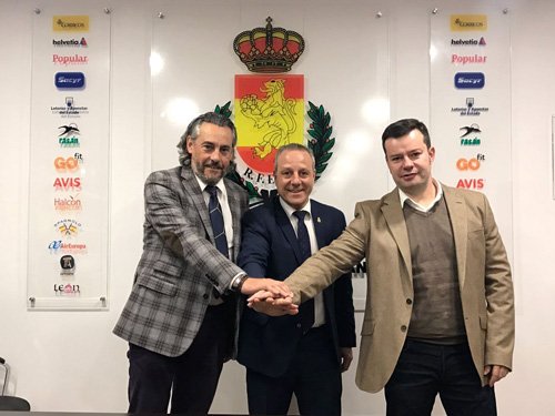 RFEBalonmano's tweet photo. @ppermuy y Miguel Ángel Valero, nombrados nuevo presidente y vicepresidente del CTA de la @RFEBalonmano.
➡️https://t.co/TK07Gp74wG https://t.co/QPs2GxkDw5