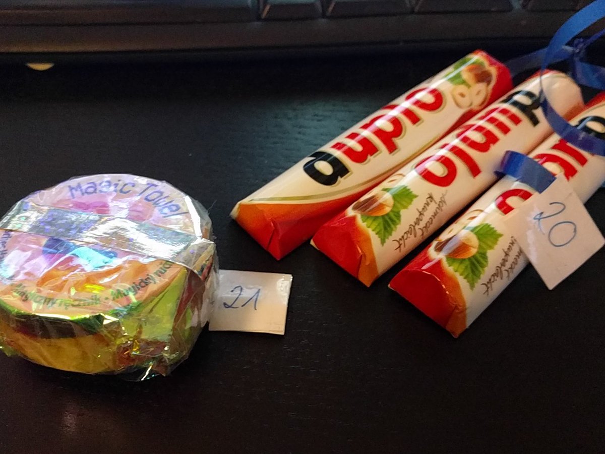 andere_grufty's tweet photo. #KittenAdvent für gestern und heute. Duplo und ein magisches Handtuch. :O https://t.co/zyAzsta7Wk
