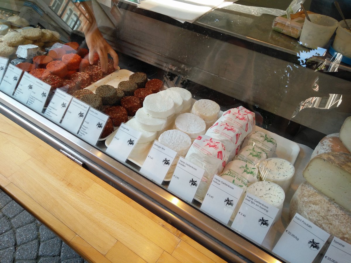 leikat_'s tweet photo. Wenn man seine Leidenschaft in belgischem Käse gefunden hat! 😍 #esmussliebesein #belgien #biotrendscout @ja_natuerlich https://t.co/COqzDouGcl