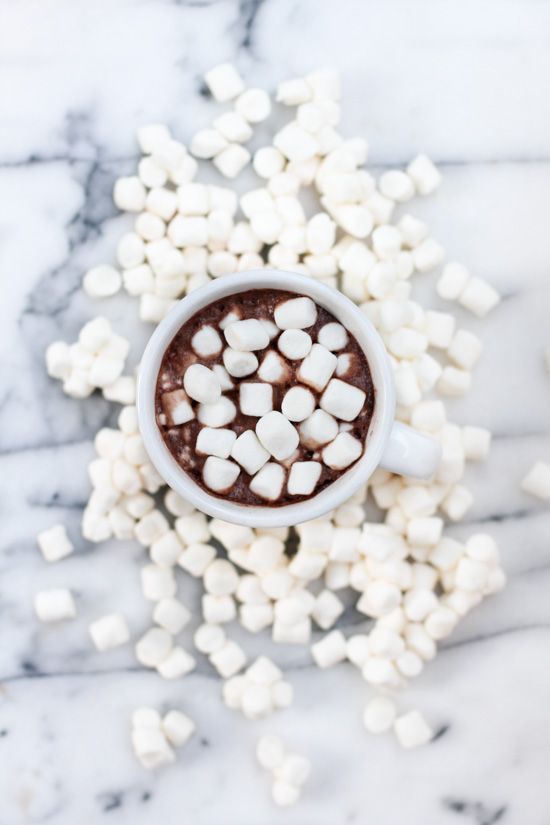 VeryMojo's tweet photo. Sugar Rush ! La recette du chocolat chaud (avec mashmallows extra pour @julinfinity_) C'est par ici : https://t.co/TwvPwVo5Yf #verymojo https://t.co/GKN0z3Lzhz