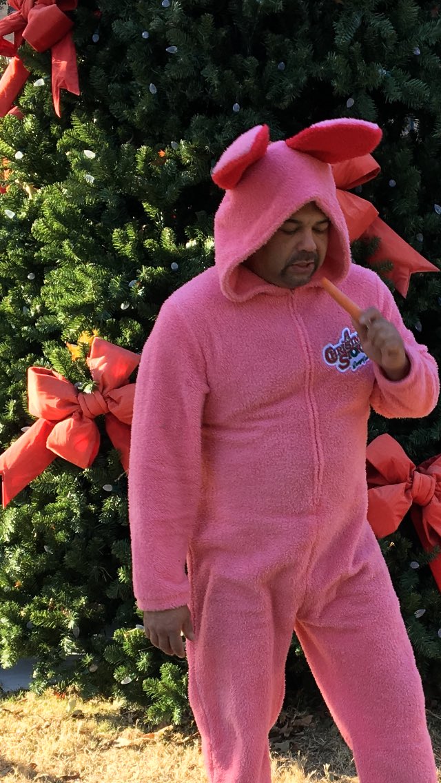laquejodemas's tweet image. Not everyone is excited about Christmas... @RomanGarcia1 #easterbunnyblues