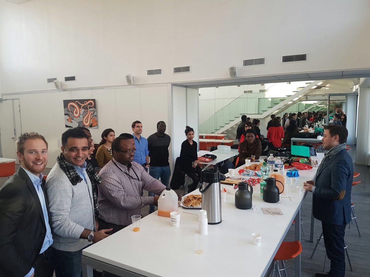 StephanPalmade's tweet photo. Secret Santa et pétit dej pour les équipes Orange de @SII_IDF. #FUNgenieurs https://t.co/9jv2oJzI3S