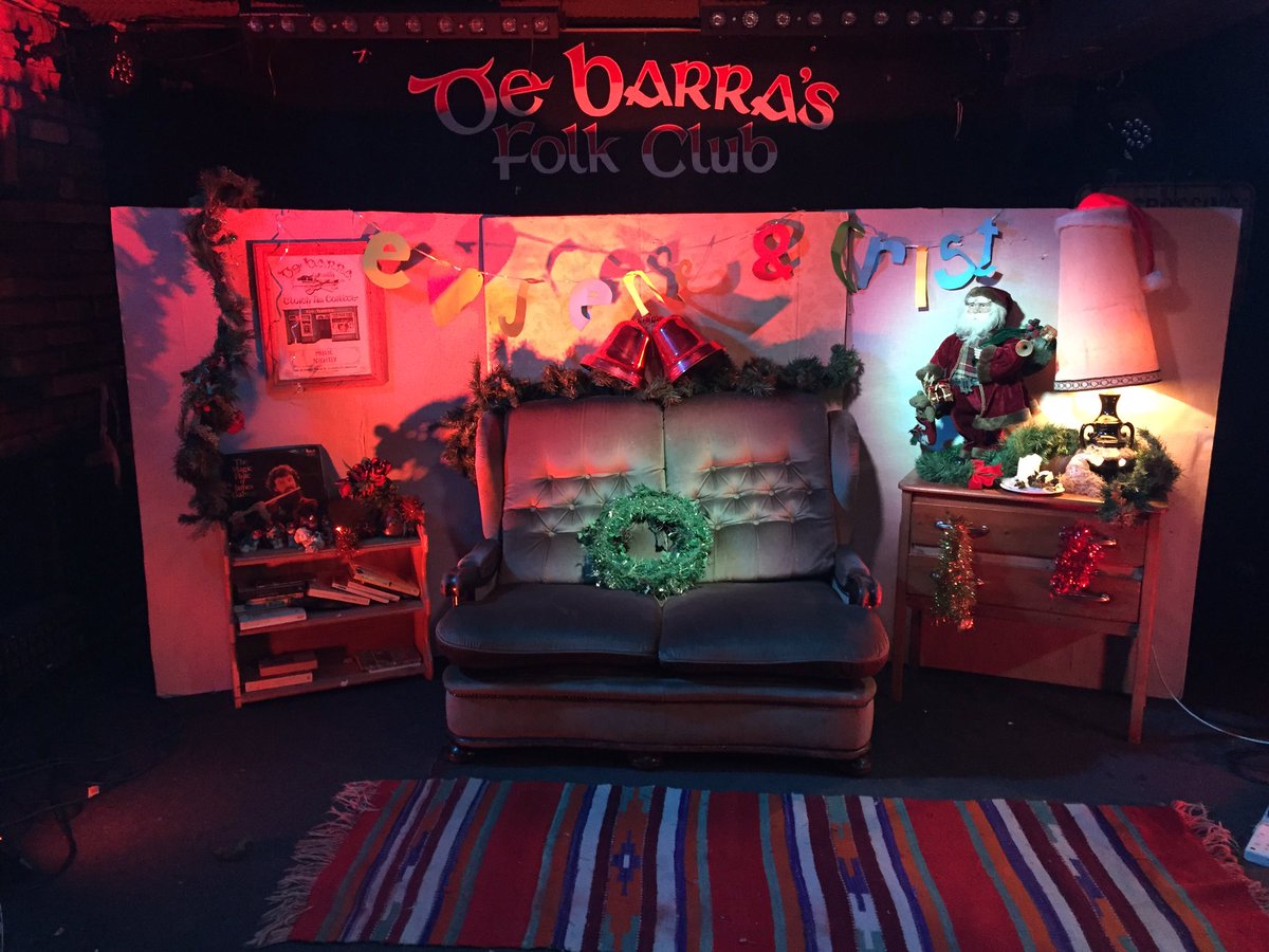 DeBarraFolkClub's tweet photo. #DeBarras #Christmas Sitting Room tonight w/ @kuliniband  GavMoore @Meed_A_Plan_B #EoinONeill &amp; a few surprises..#clonakilty #irishMusic https://t.co/82Pj7BYdgN