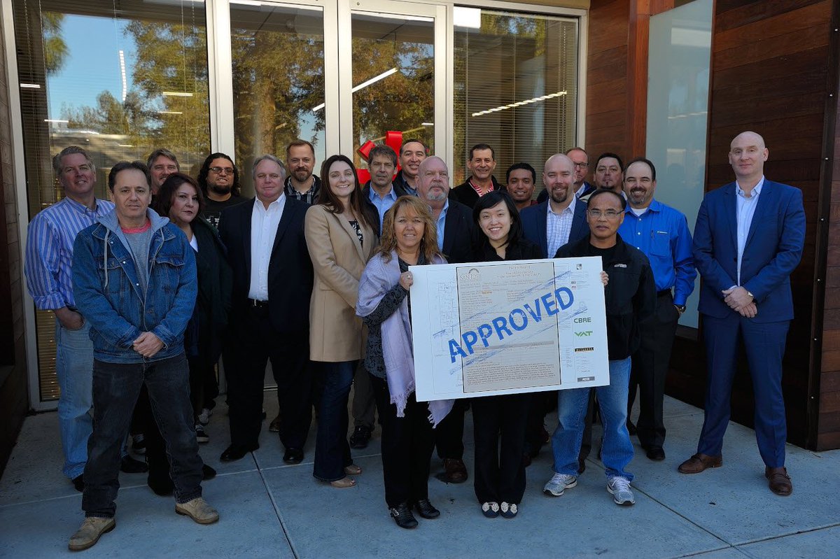 We've moved!  This past Monday, VAT employees gathered in front of their new headquarters located in San Jose, CA.  vatvalve.com/service-pages/…