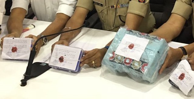 news24tvchannel's tweet photo. बच गई मुंबई? नए साल से पहले पकड़ा गया भारी मात्रा में यूरेनियम #8kguranium #seized #2persons #mumbai https://t.co/cDjZb8Jlr3 https://t.co/GsHLYWjDyr