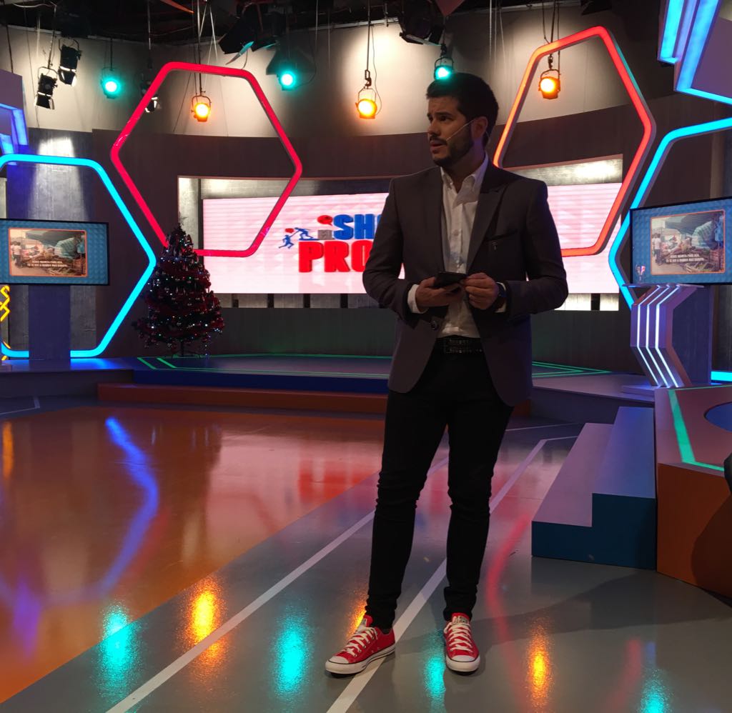 showproblemaC9's tweet photo. Todo listoooo estalló el verano❗☀😏💥 Poné @canal9oficial que ya venimos 💣😜 @ngmagaldi #MaridoMantenido #GuerraDeConsuegras @KuarzoEndemolAR https://t.co/Q7hdSgtxUC