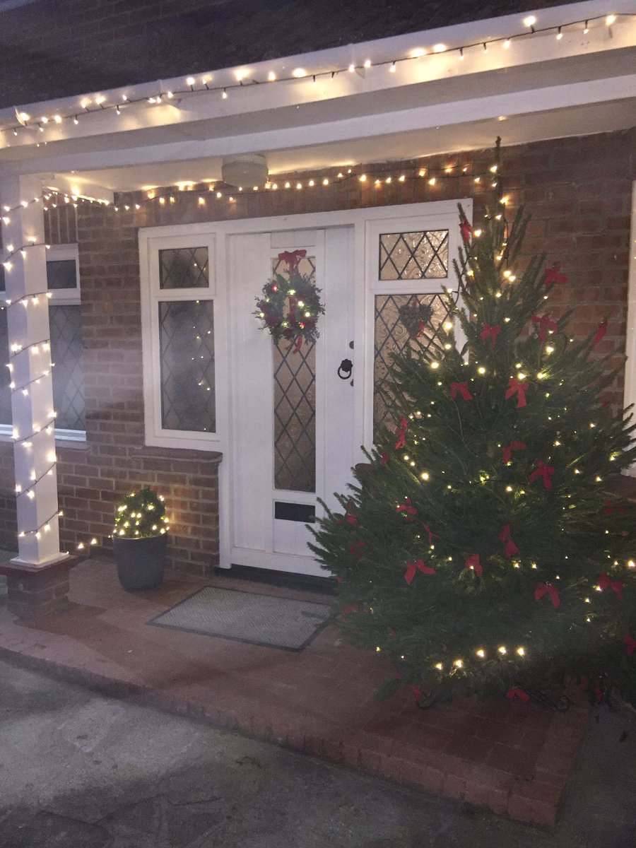 forever_frames1's tweet photo. It's beginning to look a lot like #Christmas at #foreverframes HQ 😊 
Now, where's the tub of Heros?! 😋
#ramsgate #SmallBusiness #shoplocal https://t.co/DTTKH9YdYx