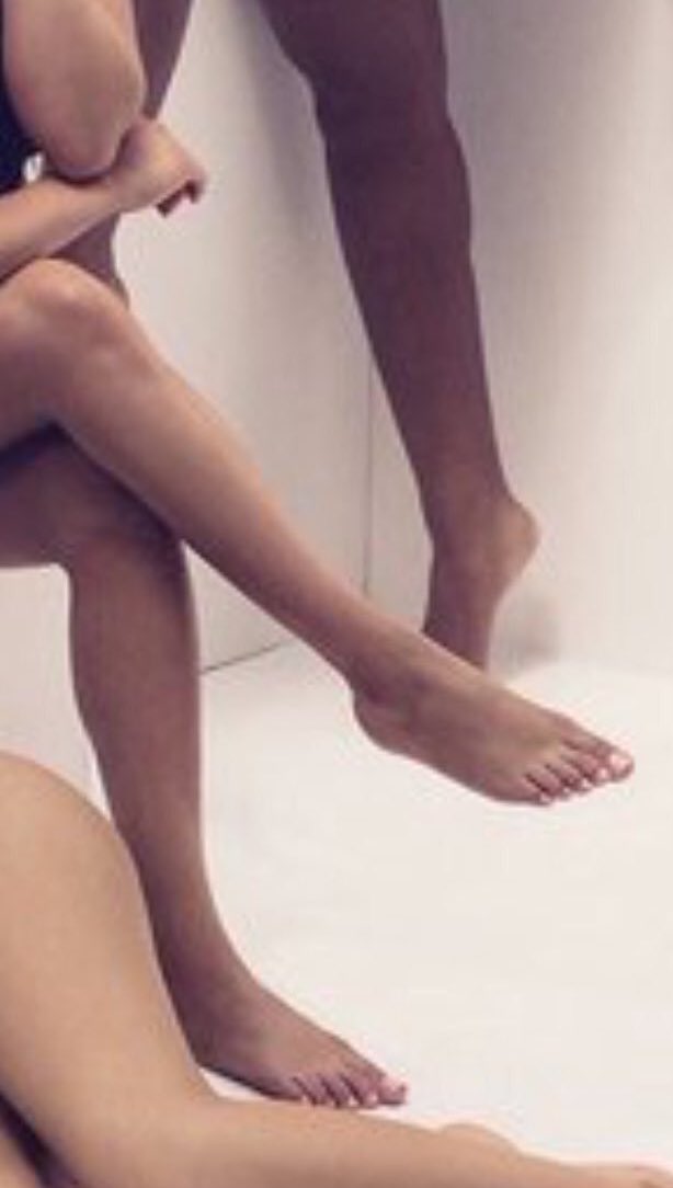 allyflashbacks's tweet image. remember when ally had two right feet