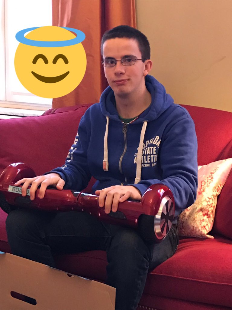 peterharveyxl's tweet photo. Moi avec mon #hoverbord ;-) mais vous êtes les meilleurs ;-) https://t.co/TmKb3OfP0t