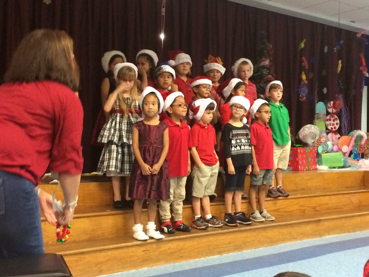 NPESharks's tweet photo. Our Kindergarten sing-a-long was a success! @collierschools #NPEProud #ccpssuccess https://t.co/LlE9SiOHcO