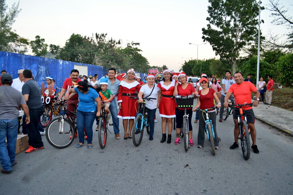 PaolyPerera's tweet photo. Gracias por acompañarme a la caravana navideña #FCP2016. La mayor satisfacción fueron las sonrisas de nuestros pequeñines. ¡felices fiestas! https://t.co/1F2dxlv0o6