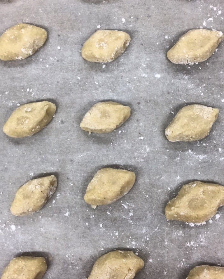Voorbereidingen voor het maken van Ricciarelli 2