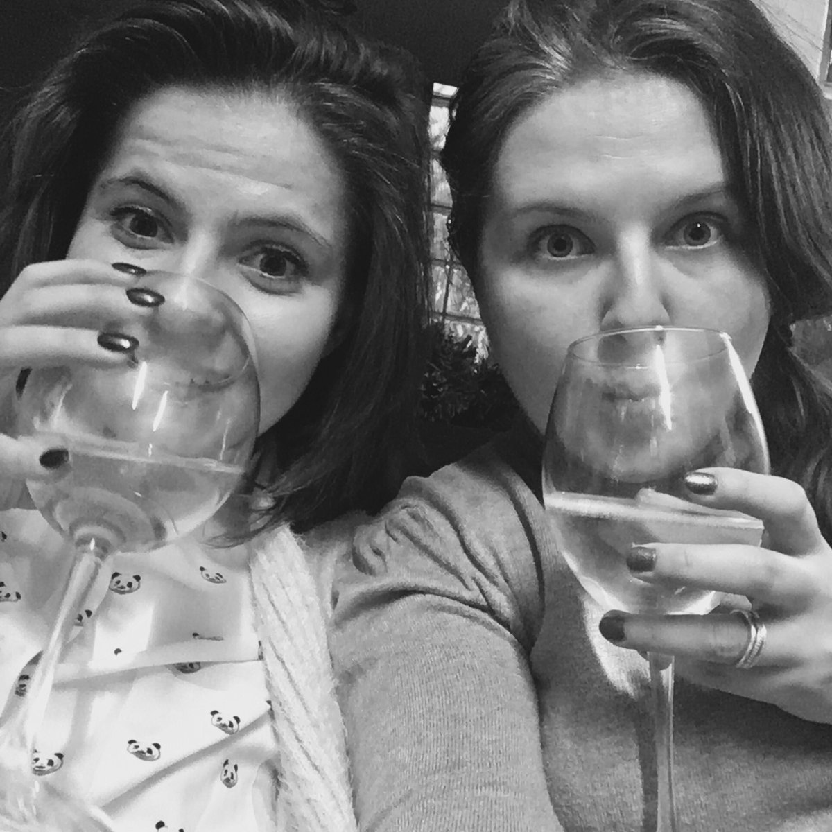 Princess_Olaf's tweet photo. 🍸🎄🍸🎄🍸🎄 'Tis the season #WineWednesday #friendsie https://t.co/RvZRIxPojU