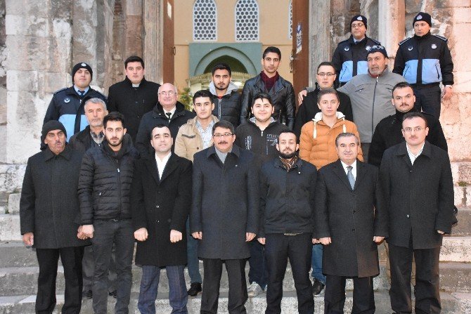 Başkan Çelik Sabah namazında üniversiteli gençlerle buluştu @_faruk45 manisaguncelhaber.com/baskan-celik-s…