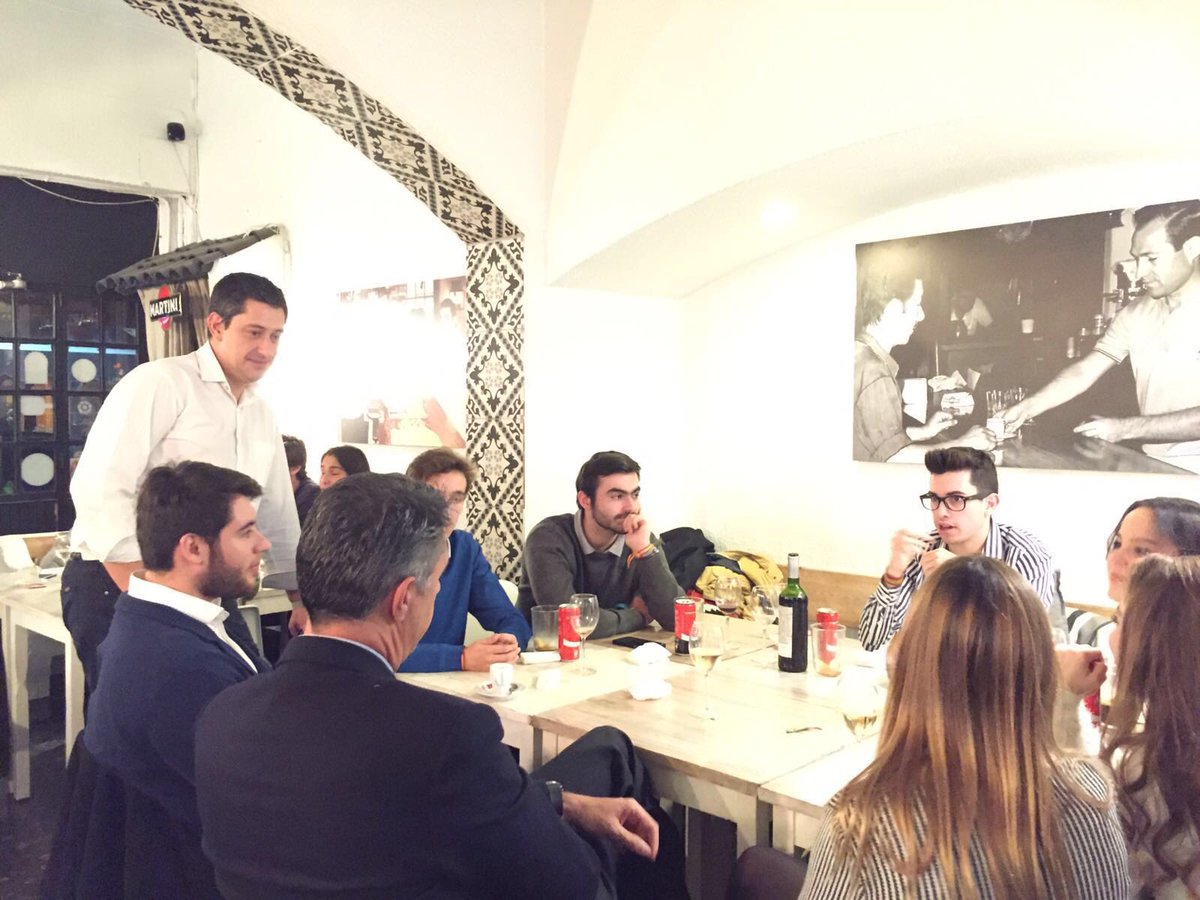 clubjuvenilppc's tweet photo. 📸 ¡Cena de #Navidad  del equipo del CJ con @Albiol_XG y Antonio Gallego! 💪🏻💪🏻 https://t.co/C50mAngXPZ
