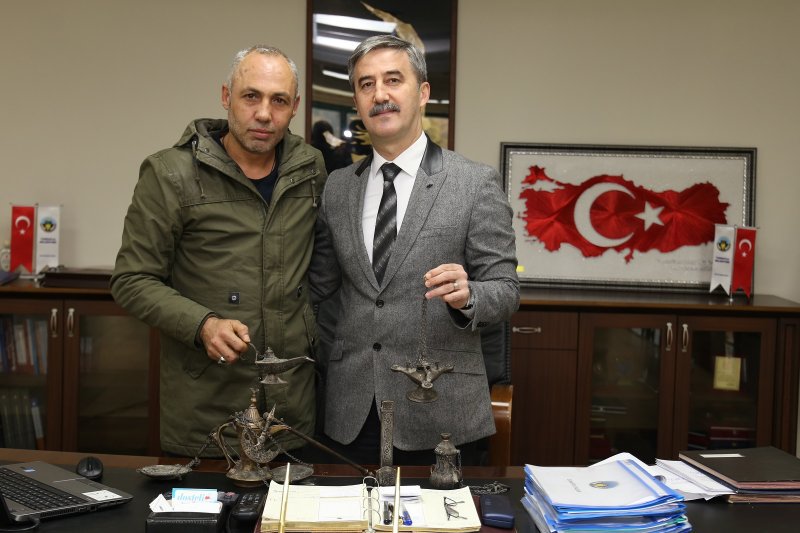 Kent Müzesi’ne Bir Bağış da Iğdırlılar Derneği’nden <a href="/turgay_sirin/">Turgay Şirin</a> manisaguncelhaber.com/kent-muzesi-ne…