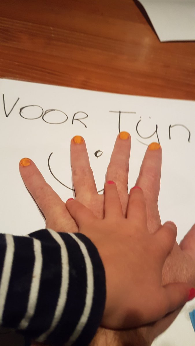 brainloose's tweet photo. #Tijn door dochter gelakt. Lak aan..#SR16 #3fm https://t.co/yi7ytCsHwY