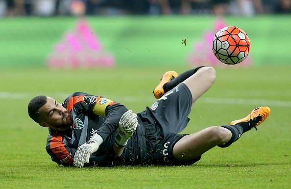 Haber1963's tweet photo. 14 - Bursaspor bu sezon kalesinde en fazla şut gören takım olmasına  rağmen (214), Süper Lig'in en az gol yiyen beşinci takımı (14). Harun. https://t.co/Vy2v6Bj2um
