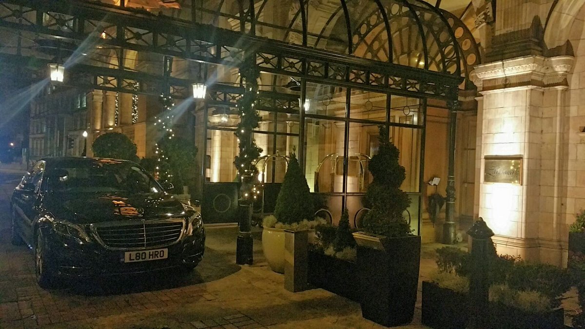 HROwenChauffeur's tweet photo. This is called @hrovipservices . Just walk into the #Luxury https://t.co/Fk5xO8QgbI