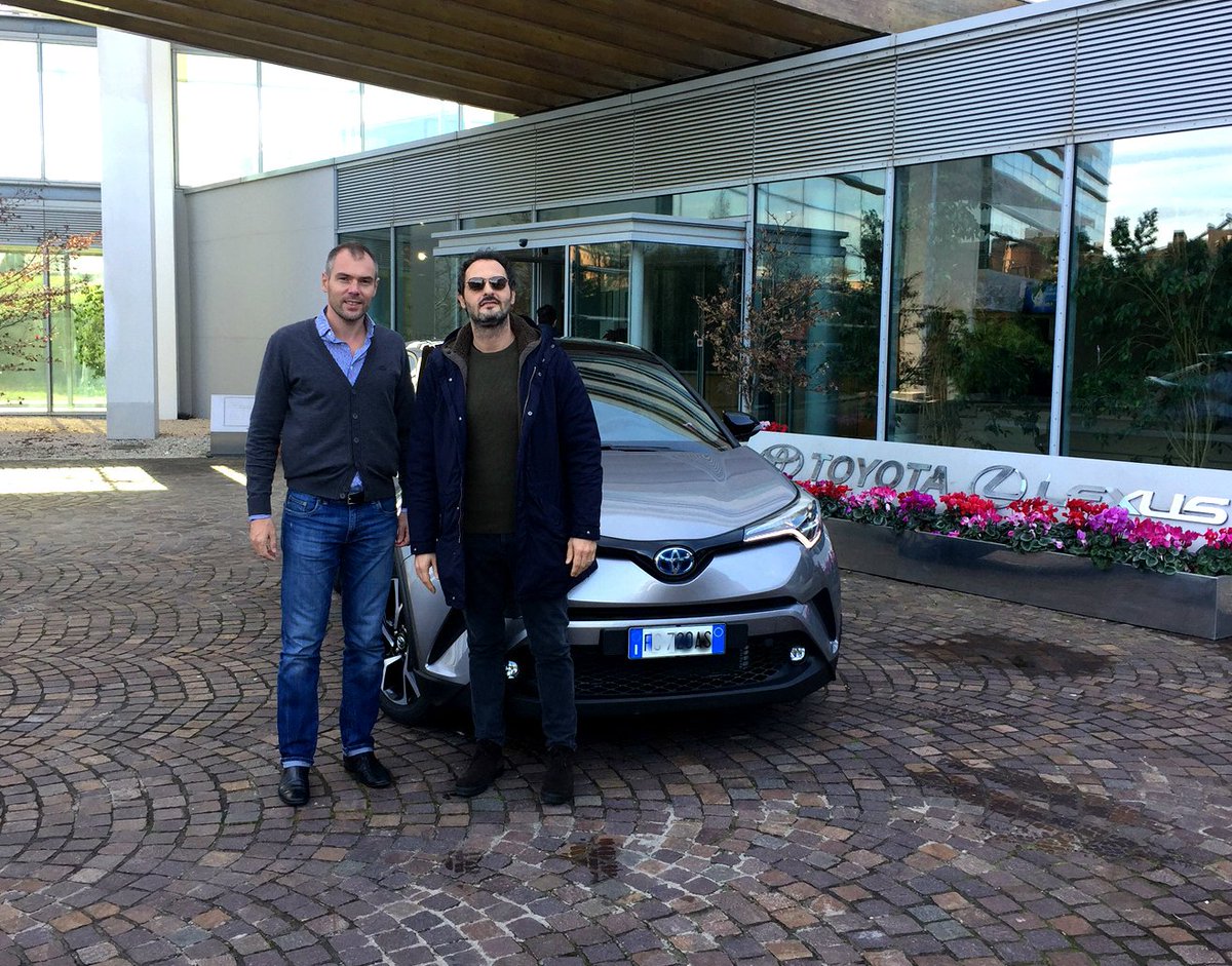 toyota_italia's tweet photo. Oggi consegniamo anche a @TroianoG il #KingoftheFlow #ToyotaCHR. Per un 2017 all'insegna dell'inconfondibile #Flow di #ToyotaCHR! https://t.co/1QQNbV5mef