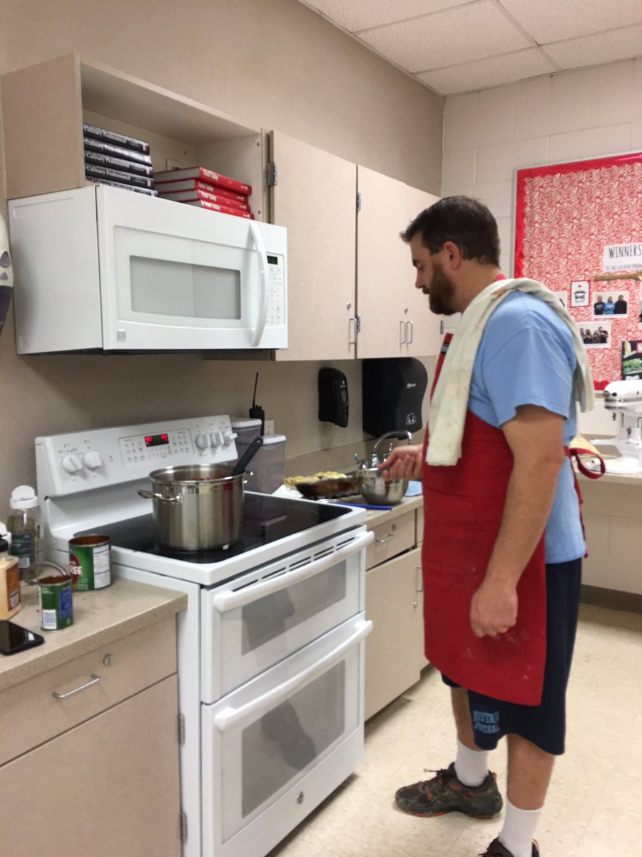 mskulacz's tweet photo. Mr. Pergola has taken over the culinary room to cook up the staff lunch! It smells unbelievable!! 🍽 #rvhs #mustangs https://t.co/Yk2edFOSu9