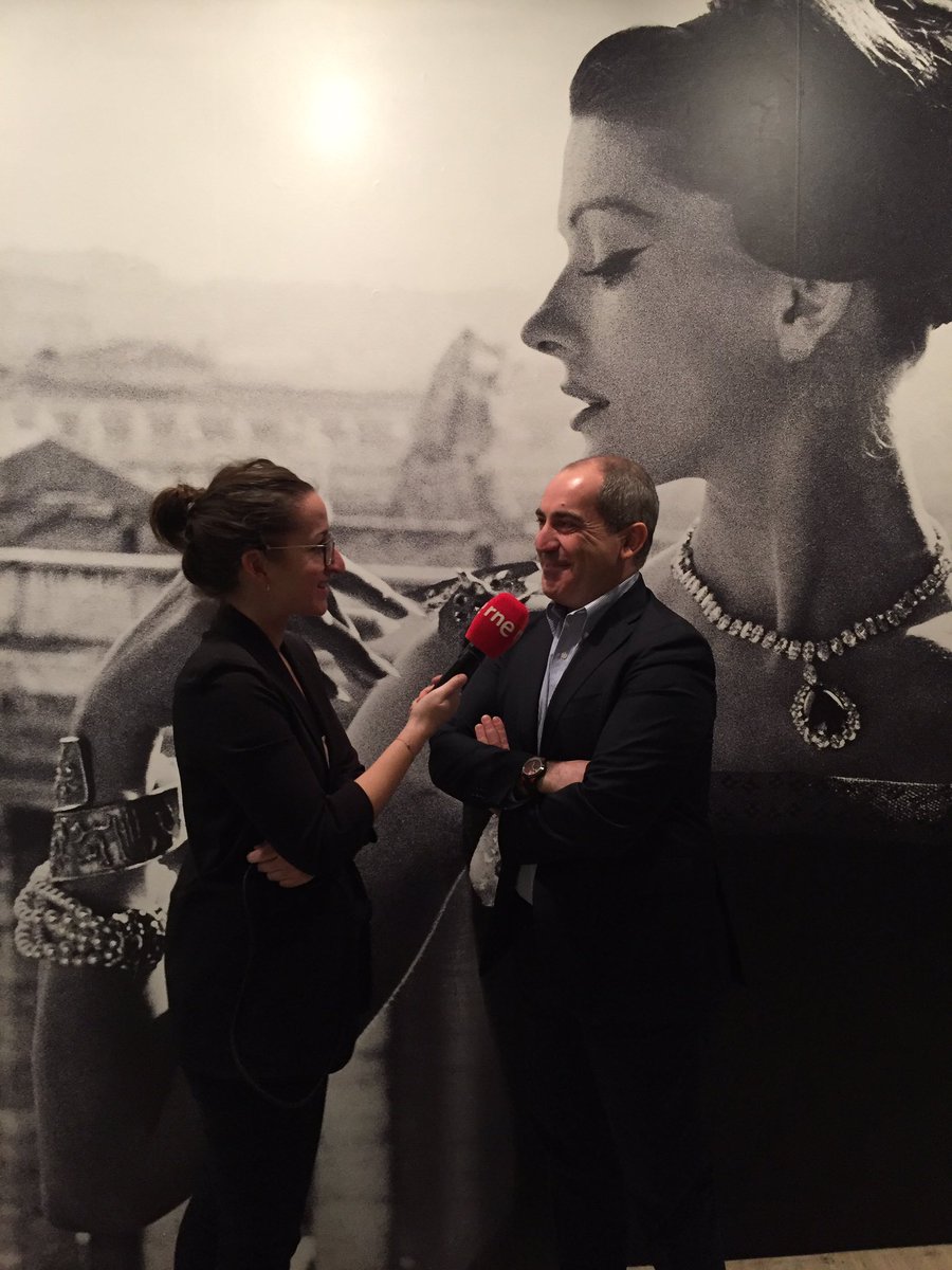 ana_rtve's tweet photo. Joyas inspiradas en el arte de Roma 📡 @MarcaTndencia recorre con @vipujia la exposición de @Bulgariofficial 💍 https://t.co/uWPQku58hm https://t.co/1jpSHQLbvs