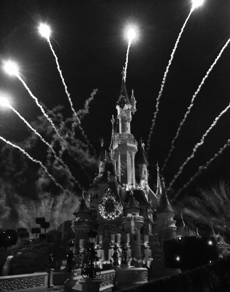 annie8181's tweet photo. Missing the magic 😞#disneylandresortparis #most magicalplaceonearth #familytime #disneydreams https://t.co/0qRM942jTG