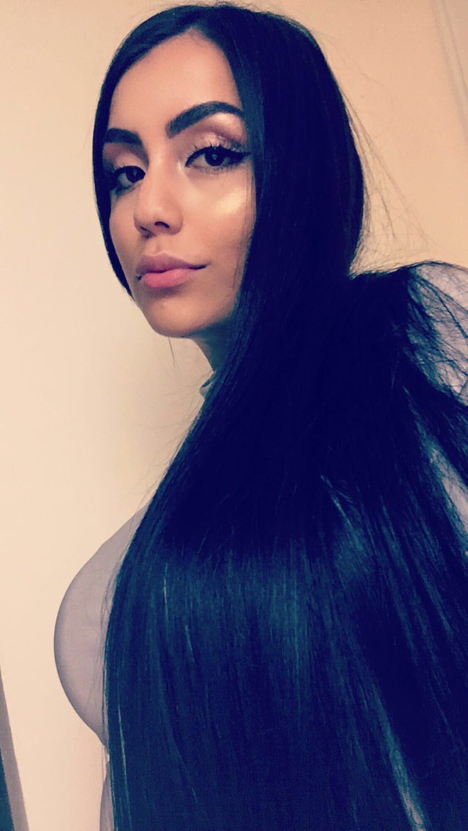 iamjenisuarez's tweet image. yeah right with those boobs pffff #anglesareeverything